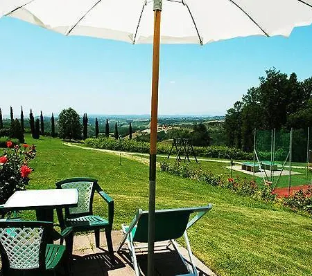 Sleeps 2 Pool Wifi Apartment